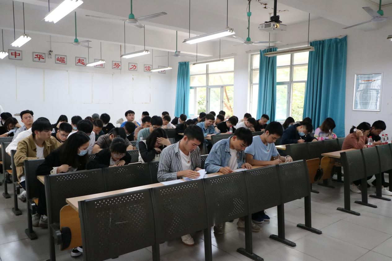 信息工程学院学生党支部开展组织生活会和民主评议