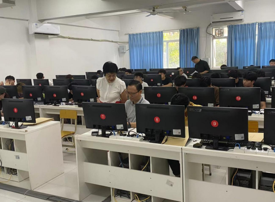 2025年信息工程学院毕业生答辩工作圆满完成
