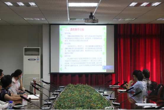 发挥示范作用，打造高效课堂  ——优秀教师示范课展示